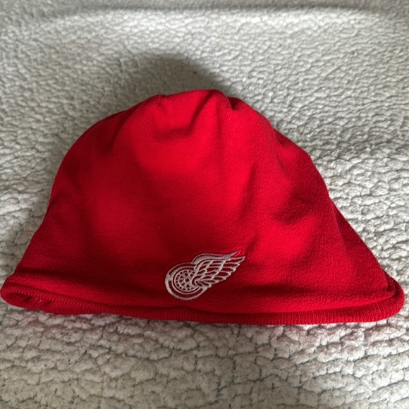 Detroit Red Wings Reversible Red Beanie NHL Reebok - Picture 4 of 4